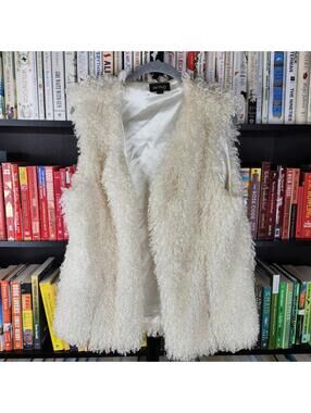 Cal Style Women's Cream Fuzzy Vest Satin Lined Large Pockets